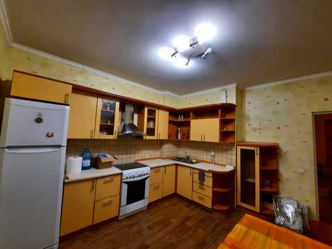 квартира за адресою Анни Ахматової вул., 13-Г