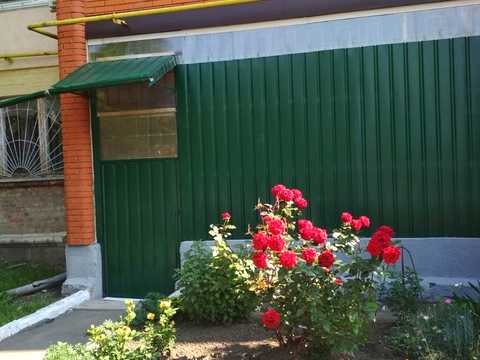 коммерческая по адресу Братьев Лузанов ул., 58