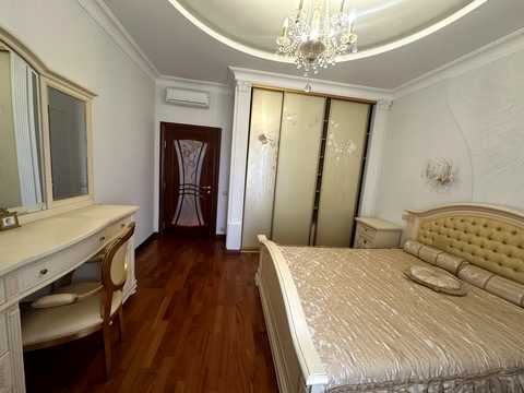 квартира за адресою Київ, Дмитрівська вул., 69