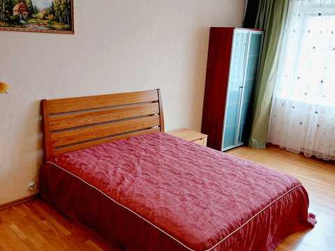 квартира за адресою Анни Ахматової вул., 15