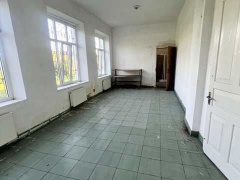 комерційна за адресою Центральна вул., 2