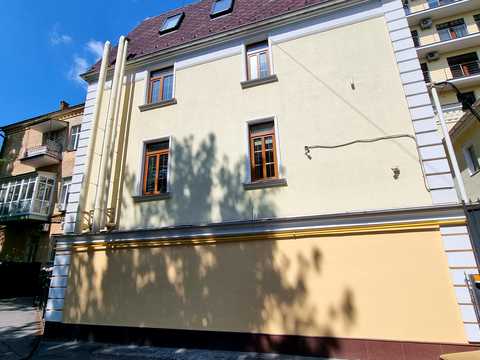 комерційна за адресою Володимирська вул., 63