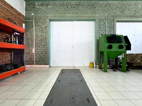 коммерческая по адресу Автолюбителів ул., 1