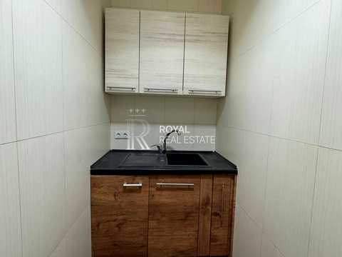 комерційна за адресою Володимирська вул., 38