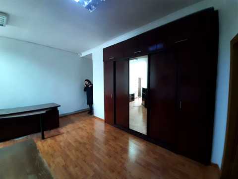 комерційна за адресою Незалежності вул., 4