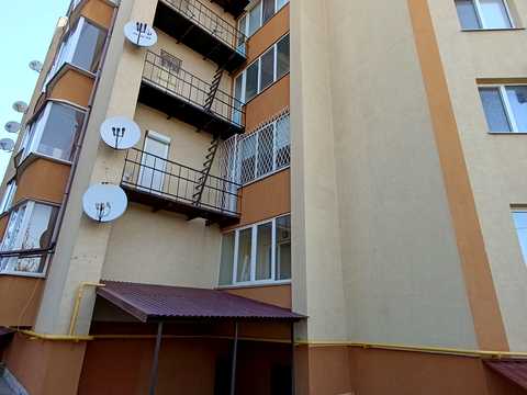 комерційна за адресою Рівне, вул. Ясна, 7б