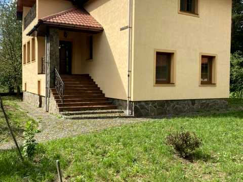 дом по адресу пгт. Брюховичи, Незалежності України ул.