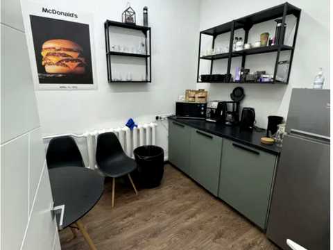 комерційна за адресою Володимирська вул., 12-В