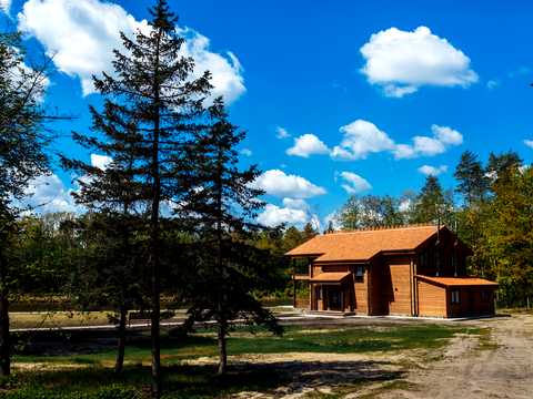 комерційна за адресою Лісова вул. (Лісна), 1