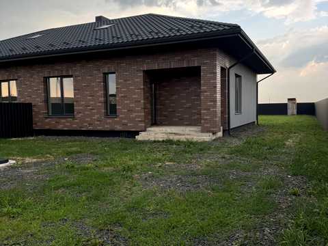 будинок за адресою Набережна вул.
