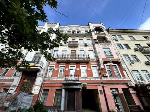 комерційна за адресою Володимирська вул., 81