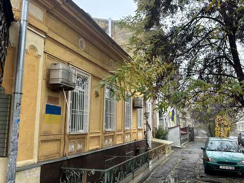комерційна за адресою Мечникова вул., 52