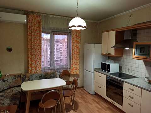 квартира за адресою Драгоманова вул., 8