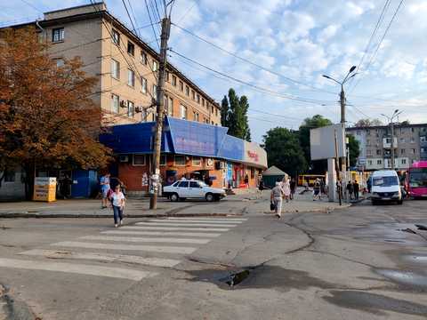 комерційна за адресою Старомостова пл. (Миколи Островського), 3а