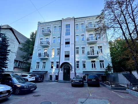 комерційна за адресою Еспланадна вул., 32-В