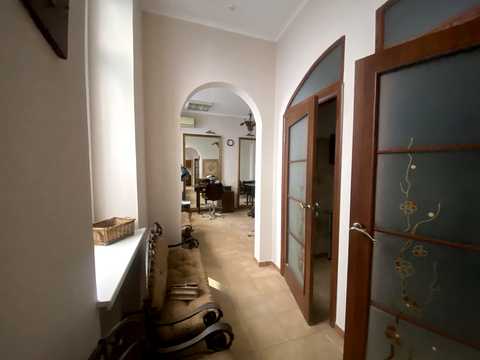 коммерческая по адресу Театральная пл., 3
