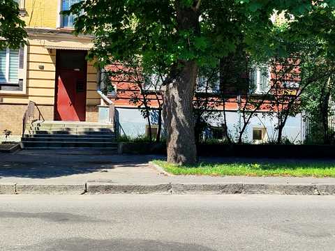 коммерческая по адресу Грушевського ул., 92