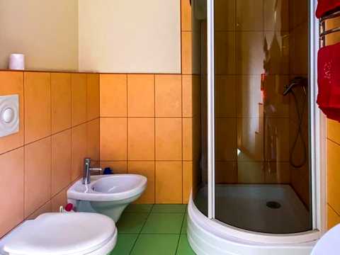 комерційна за адресою Королеви Єлизавети ІІ вул. (Глинки), 1