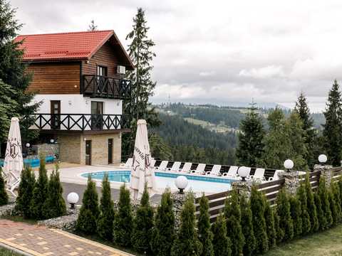 комерційна за адресою с. Яблуниця, Степана Бандери, 30