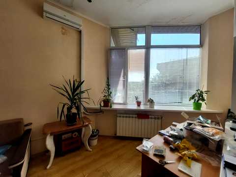 комерційна за адресою Виставкова, 1