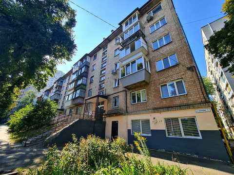 кімната за адресою Серпова вул., 1