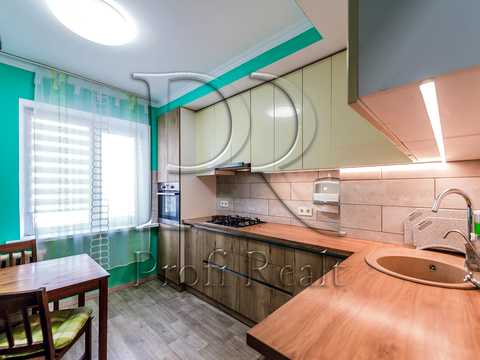 квартира за адресою Богатирська вул., 2а