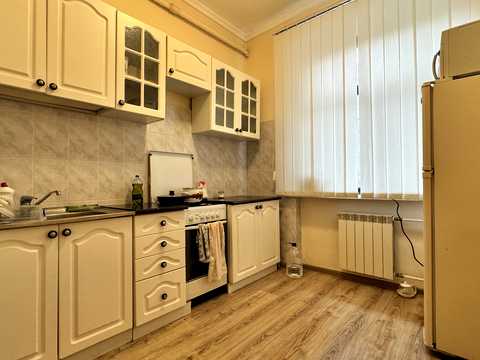 квартира за адресою Генерала Алмазова вул. (Кутузова), 1