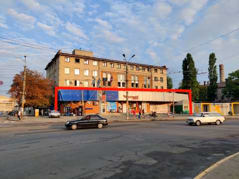 комерційна за адресою Старомостова пл. (Миколи Островського), 3а