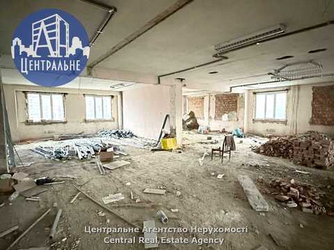 комерційна за адресою Чернівці, Руська вул., 242