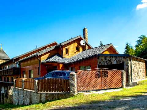 комерційна за адресою Устияновича вул., 1