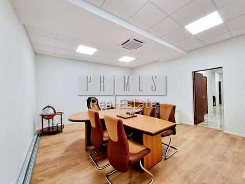 комерційна за адресою Інститутська вул., 18