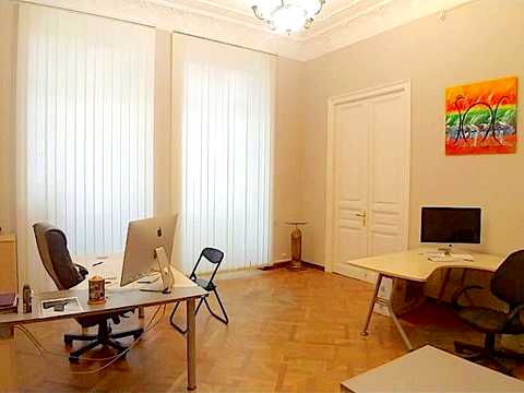 комерційна за адресою Італійська вул. (Пушкінська), 8