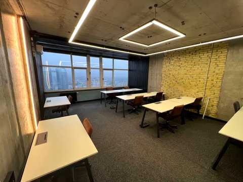 комерційна за адресою Євгена Коновальця вул. (Щорса), 44-А