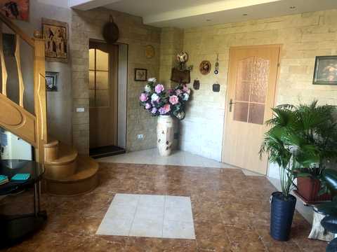 комерційна за адресою Матросова, 2