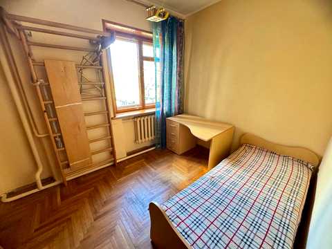 дом по адресу Николая Гнатюка ул. (Ласточкіна), 5