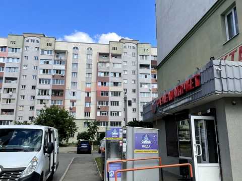 комерційна за адресою Роганська вул., 96