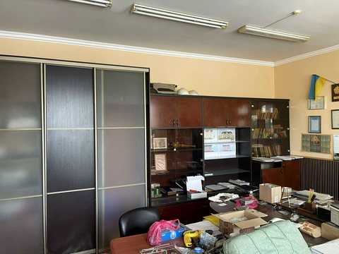 коммерческая по адресу Леся Курбаса ул., 7