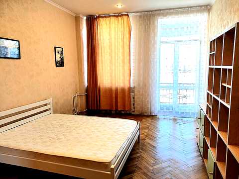 квартира за адресою Панаса Мирного вул., 12/7