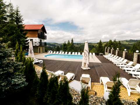 комерційна за адресою с. Яблуниця, Степана Бандери, 30