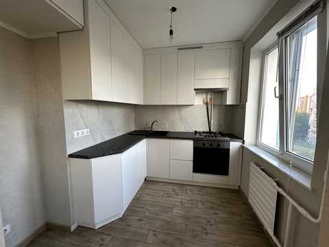 квартира за адресою Богатирська вул., 20
