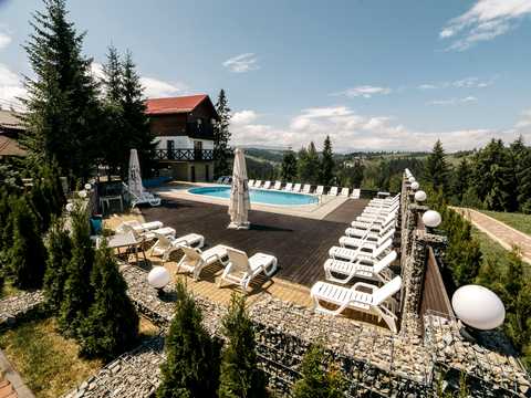 комерційна за адресою с. Яблуниця, Степана Бандери, 30