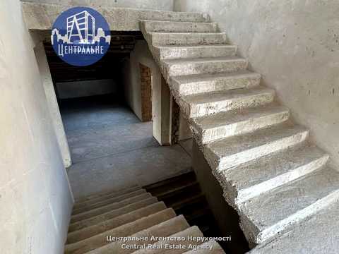 комерційна за адресою Хотинська вул., 39в