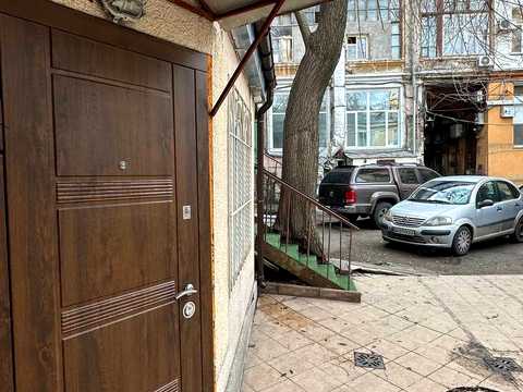 комерційна за адресою Ланжеронівська вул., 17