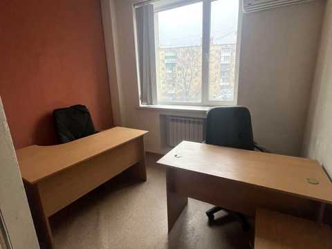 комерційна за адресою Миколи Міхновського бульв. (Дружби народів), 38