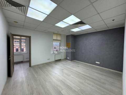 комерційна за адресою Володимирська вул., 38