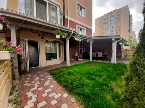 квартира по адресу Лесі Українки, 5в