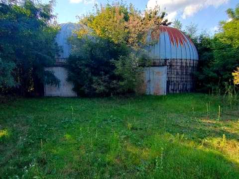 комерційна за адресою Центральна, 90