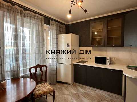 квартира за адресою Софії Русової вул., 7