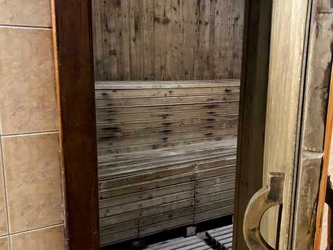 комерційна за адресою Перемоги вул., 393