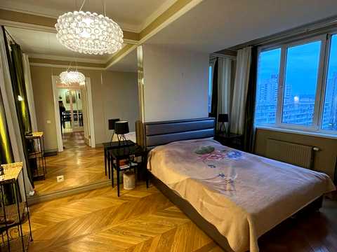 квартира за адресою Дніпровська набережна вул., 1
